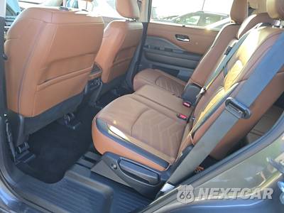 2025 Nissan Pathfinder Platinum - zdjęcie 13 z 20 - miniatura