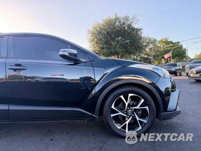 2019 Toyota C-HR XLE - zdjęcie 4 z 12 - miniatura