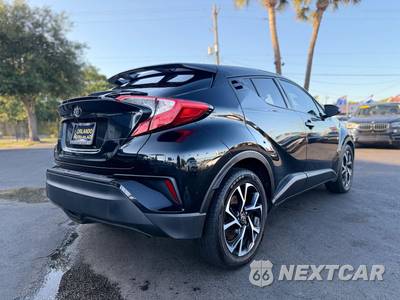 2019 Toyota C-HR XLE - zdjęcie 7 z 12 - miniatura