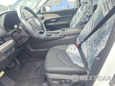2026 Toyota Grand Highlander Platinum - zdjęcie 7 z 21 - miniatura
