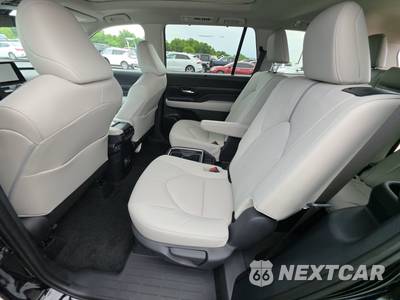 2026 Toyota Grand Highlander Platinum - zdjęcie 13 z 21 - miniatura