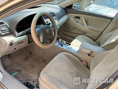 2011 Toyota Camry LE - zdjęcie 16 z 25 - miniatura