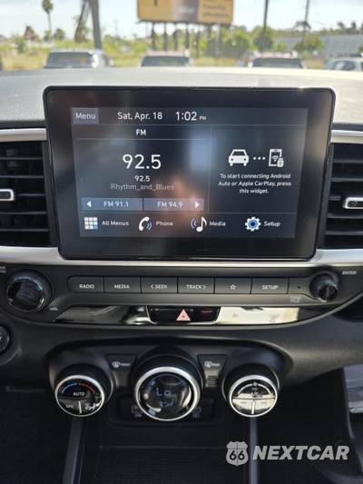 2025 Hyundai Venue SEL - zdjęcie 2 z 24 - miniatura