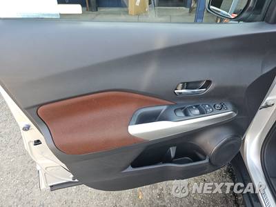 2019 Nissan Kicks SR - zdjęcie 9 z 25 - miniatura