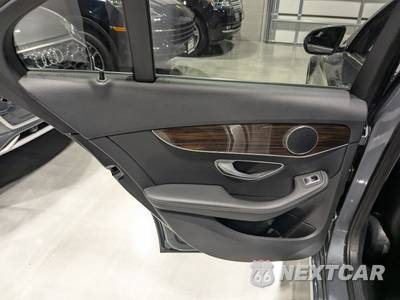 2017 Mercedes-Benz C 300 4MATIC Sedan - zdjęcie 39 z 62 - miniatura