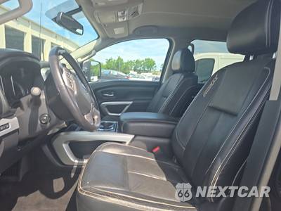2018 Nissan TITAN PRO-4X Crew Cab Short Bed - zdjęcie 7 z 31 - miniatura