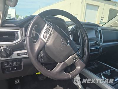 2018 Nissan TITAN PRO-4X Crew Cab Short Bed - zdjęcie 11 z 31 - miniatura