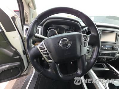 2018 Nissan TITAN SL Crew Cab Short Bed - zdjęcie 10 z 24 - miniatura