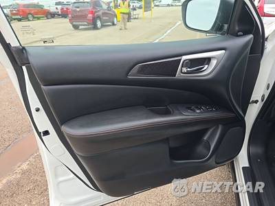 2020 Nissan Pathfinder SV - zdjęcie 9 z 29 - miniatura
