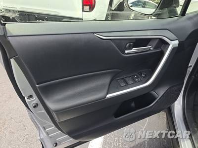 2025 Toyota RAV4 Hybrid XLE - zdjęcie 9 z 18 - miniatura