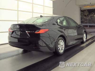 2025 Toyota Camry LE - zdjęcie 4 z 26 - miniatura