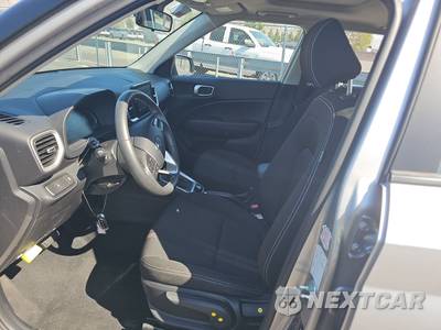 2025 Hyundai Venue SEL - zdjęcie 7 z 33 - miniatura