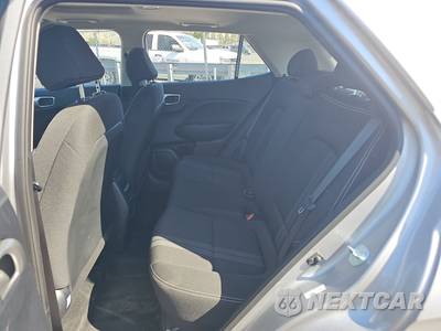 2025 Hyundai Venue SEL - zdjęcie 13 z 33 - miniatura