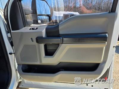 2019 Ford Super Duty F-450 Cab Chassis XL Extended Cab w/Rear Doors DRW - zdjęcie 18 z 31 - miniatura
