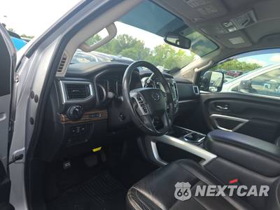 2017 Nissan TITAN SL Crew Cab Short Bed - zdjęcie 11 z 25 - miniatura