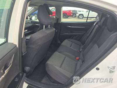 2025 Toyota Camry LE - zdjęcie 13 z 20 - miniatura