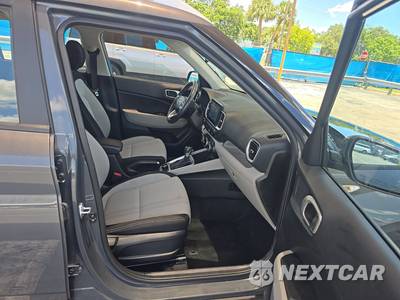 2025 Hyundai Venue SEL - zdjęcie 8 z 22 - miniatura
