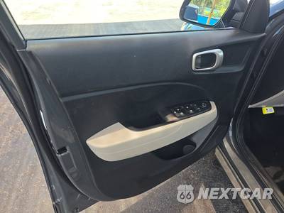 2025 Hyundai Venue SEL - zdjęcie 9 z 22 - miniatura