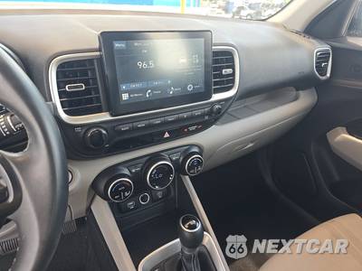 2025 Hyundai Venue SEL - zdjęcie 11 z 22 - miniatura