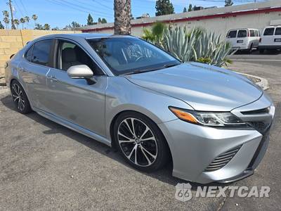2018 Toyota Camry SE - zdjęcie 3 z 39 - miniatura