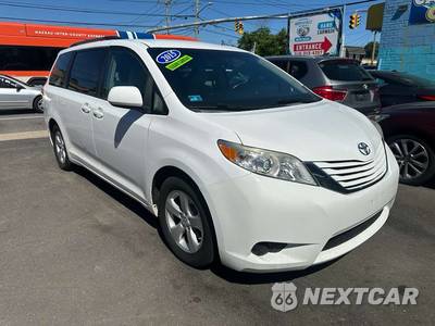 2015 Toyota Sienna LE 8-Passenger 119.3" WB - zdjęcie 1 z 39 - miniatura