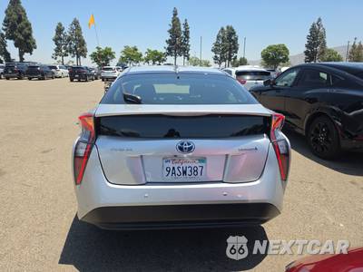 2018 Toyota Prius Three - zdjęcie 5 z 38 - miniatura