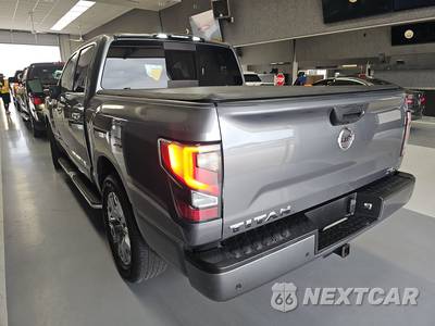 2020 Nissan TITAN SL Crew Cab Short Bed - zdjęcie 6 z 24 - miniatura