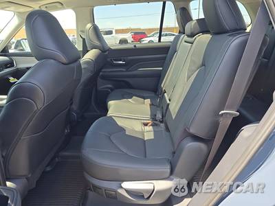 2026 Toyota Grand Highlander Limited - zdjęcie 13 z 22 - miniatura