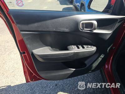 2025 Hyundai Venue SEL - zdjęcie 9 z 29 - miniatura