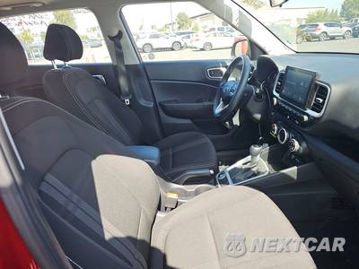 2025 Hyundai Venue SEL - zdjęcie 8 z 29 - miniatura