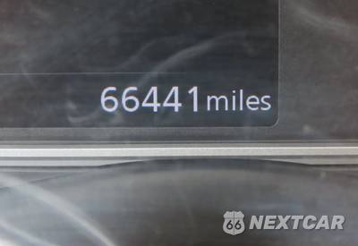 2022 Nissan Versa SR - zdjęcie 8 z 10 - miniatura