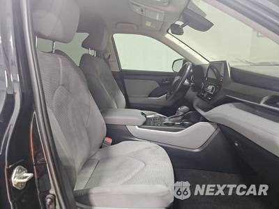 2023 Toyota Highlander LE - zdjęcie 8 z 33 - miniatura