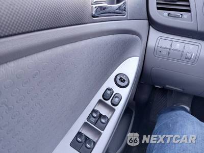 2013 Hyundai Accent SE Hatchback - zdjęcie 18 z 21 - miniatura