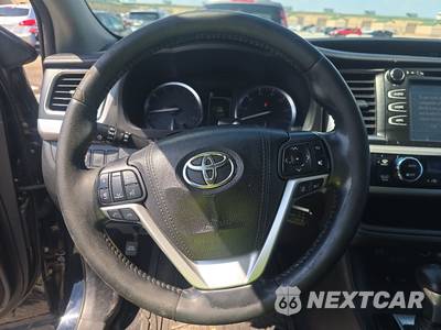 2019 Toyota Highlander SE - zdjęcie 10 z 29 - miniatura