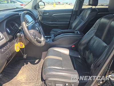 2019 Toyota Highlander SE - zdjęcie 7 z 29 - miniatura