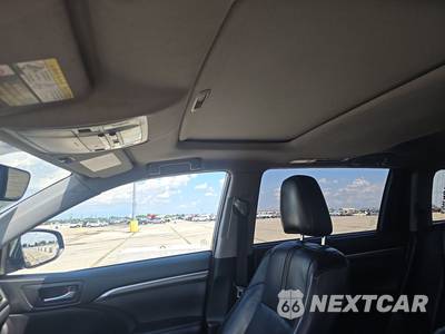 2019 Toyota Highlander SE - zdjęcie 18 z 29 - miniatura