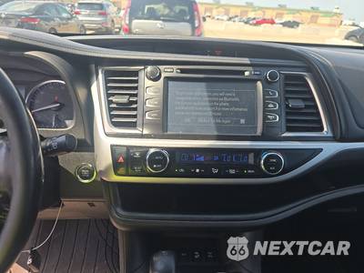 2019 Toyota Highlander SE - zdjęcie 11 z 29 - miniatura