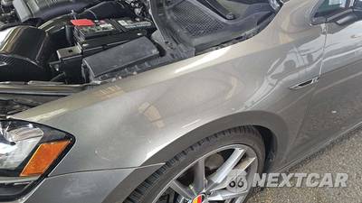 2017 Volkswagen Golf R Hatchback w/DCC & Navigation - zdjęcie 36 z 46 - miniatura