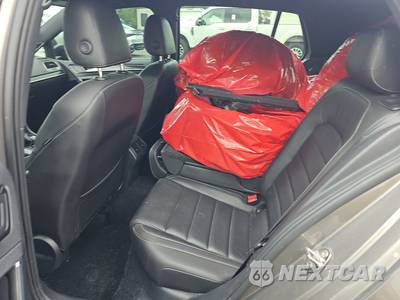 2017 Volkswagen Golf R Hatchback w/DCC & Navigation - zdjęcie 13 z 46 - miniatura