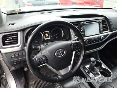 2017 Toyota Highlander SE - zdjęcie 5 z 12 - miniatura