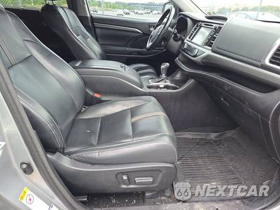 2017 Toyota Highlander SE - zdjęcie 2 z 12 - miniatura
