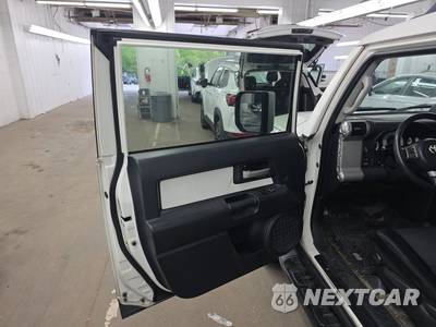 2012 Toyota FJ Cruiser w/Rear Doors - zdjęcie 9 z 30 - miniatura