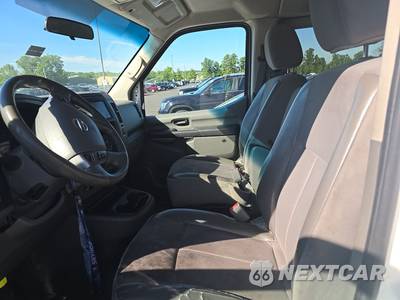 2021 Nissan NV3500 HD Passenger S 146.1" WB - zdjęcie 7 z 19 - miniatura