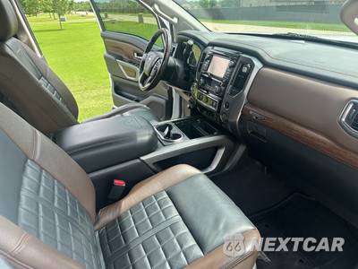 2018 Nissan TITAN Platinum Reserve Crew Cab Short Bed - zdjęcie 17 z 20 - miniatura
