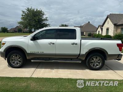 2018 Nissan TITAN Platinum Reserve Crew Cab Short Bed - zdjęcie 8 z 20 - miniatura