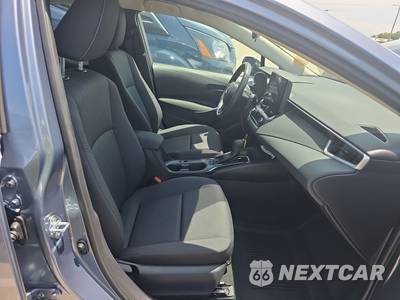 2025 Toyota Corolla LE Sedan - zdjęcie 8 z 19 - miniatura