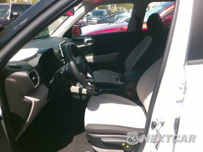 2025 Hyundai Venue SEL - zdjęcie 8 z 24 - miniatura