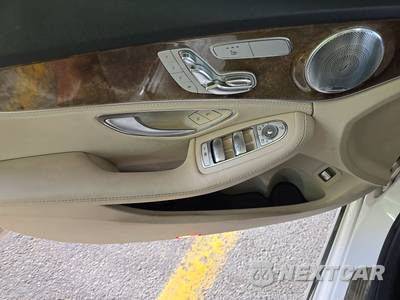 2016 Mercedes-Benz C 300 4MATIC - zdjęcie 9 z 26 - miniatura