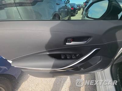 2026 Toyota Corolla Hatchback XSE - zdjęcie 9 z 18 - miniatura