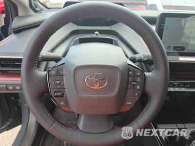 2026 Toyota Prius Plug-In Hybrid XSE Premium - zdjęcie 10 z 19 - miniatura